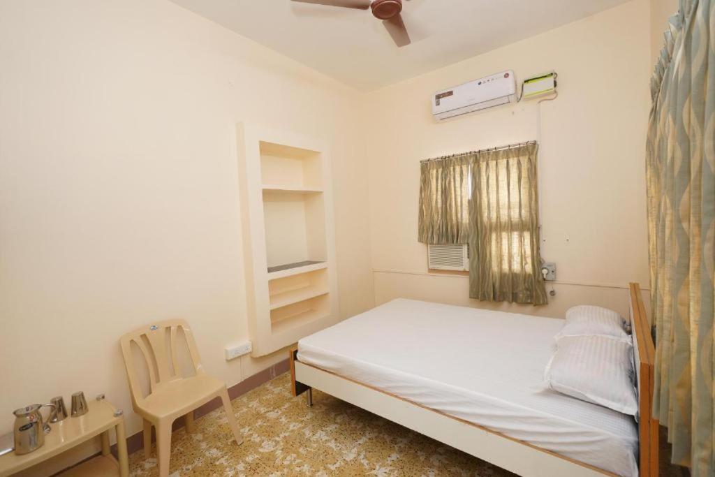 Sowmya Lodge Tiruchirappalli Exterior foto